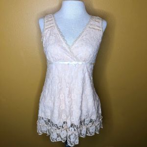 Il Loui Cream Lace V-neck Sleeveless Top, Size L